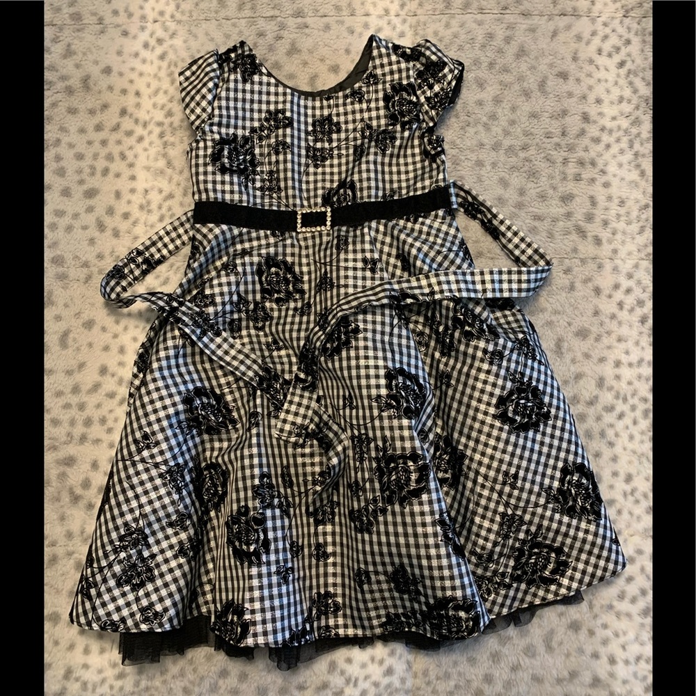 ‼️SOLD‼️Girls gingham sparkle flower Christmas dress.